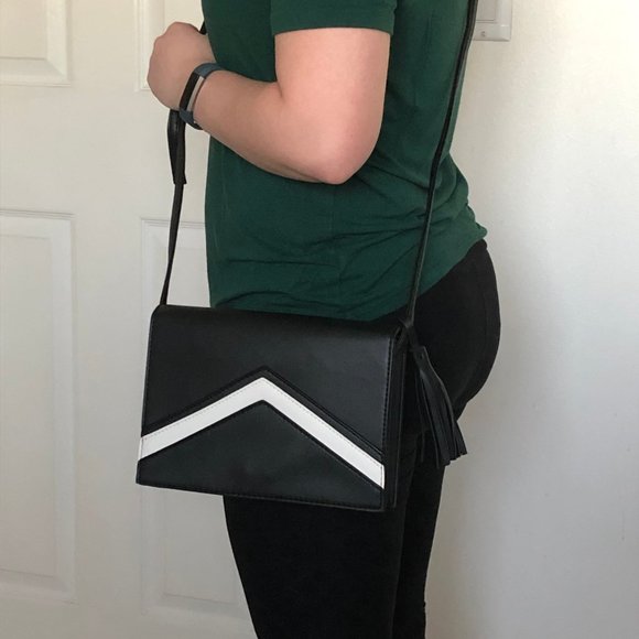 NWOT Black & White Piper Summer & Rose Crossbody - Picture 8 of 8